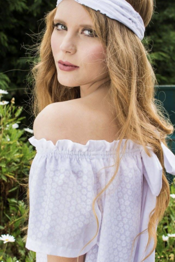Blusa com laço atrás