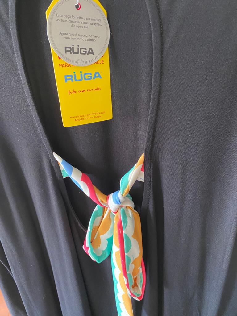 Túnica com laço colorido atrás