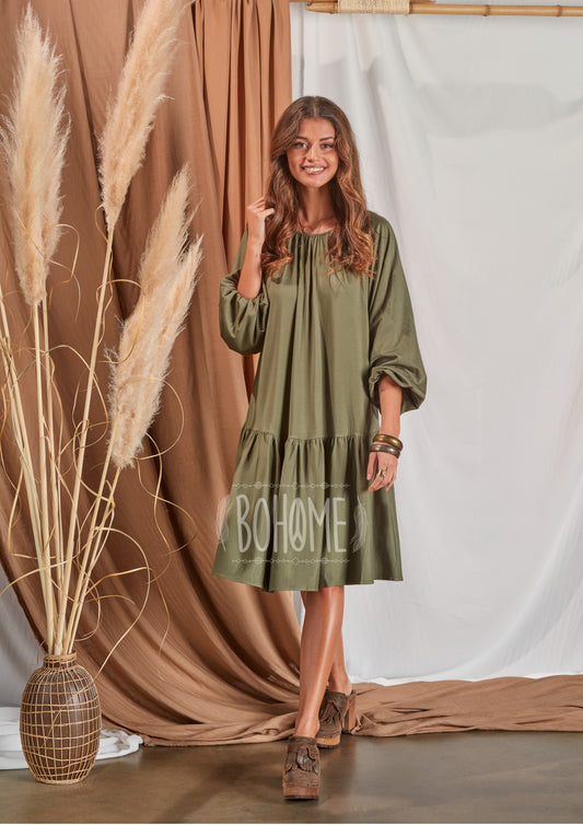 Vestido curto com folho