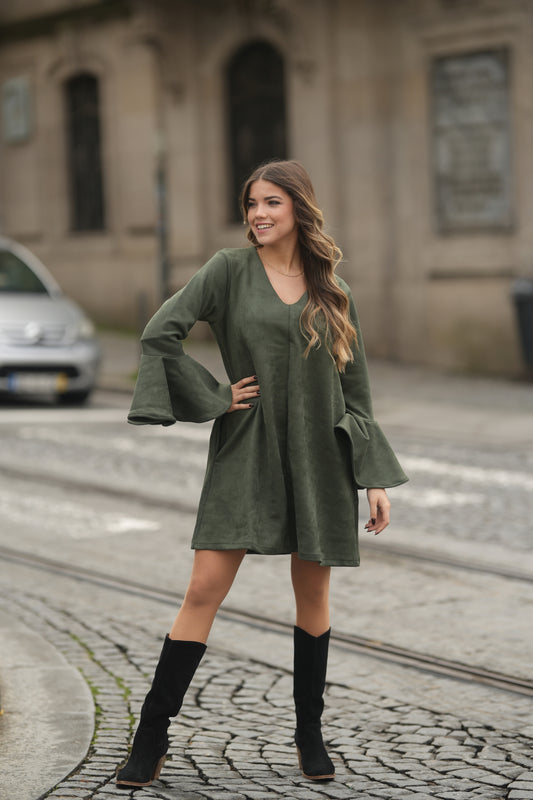 Vestido curto manga com folho