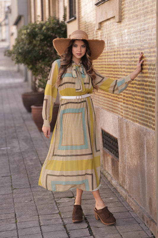 Vestido plissado com cinto