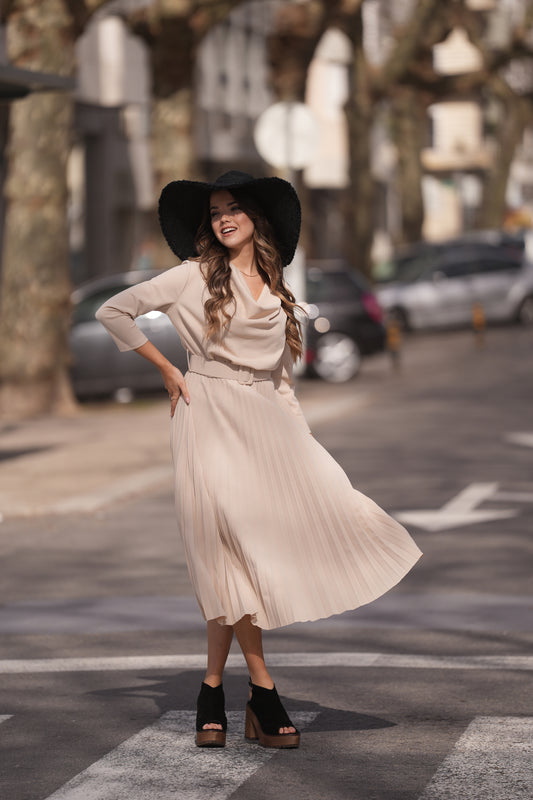 Vestido midi plissado