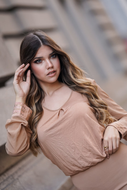 Vestido justo com apliques