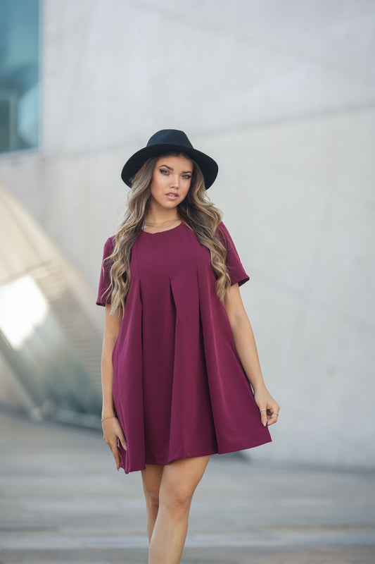 Vestido curto com pregas
